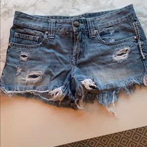 Detailed jean shorts